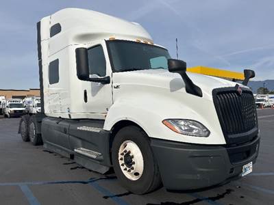 International LT625 Sleeper Semi Truck - 73" Integral Sleeper, Cummins 450HP, 12 Speed Automatic