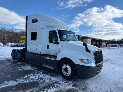 International LT625 Sleeper Semi Truck - 73" Integral Sleeper, Cummins 450HP, 12 Speed Automatic