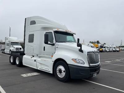 International LT625 Sleeper Semi Truck - 73" Integral Sleeper, Cummins 450HP, 12 Speed Automatic