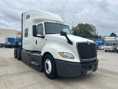 International LT625 Sleeper Semi Truck - 73" Integral Sleeper, Cummins 450HP, 12 Speed Automatic