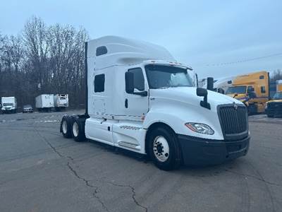 International LT625 Sleeper Semi Truck - 73" Integral Sleeper, Cummins 450HP, 12 Speed Automatic