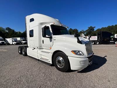 International LT625 Sleeper Semi Truck - 73" Integral Sleeper, Cummins 450HP, 12 Speed Automatic