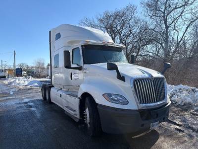 International LT625 Sleeper Semi Truck - 73" Integral Sleeper, Cummins 450HP, 12 Speed Automatic