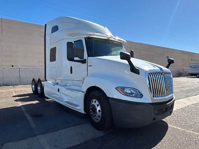 International LT625 Sleeper Semi Truck - 73" Integral Sleeper, Cummins 450HP, 12 Speed Automatic