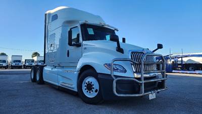 International LT625 Sleeper Semi Truck - 73" Integral Sleeper, Cummins 450HP, 10 Speed Automatic