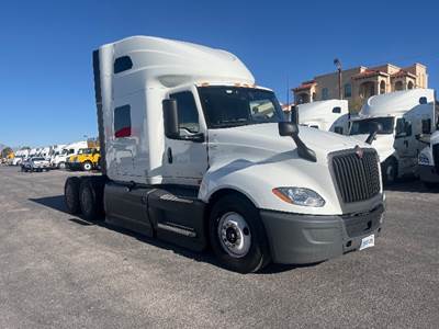 International LT625 Sleeper Semi Truck - 73" Integral Sleeper, Cummins 450HP, 12 Speed Automatic
