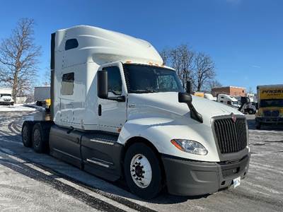International LT625 Sleeper Semi Truck - 73" Integral Sleeper, Cummins 450HP, 12 Speed Automatic