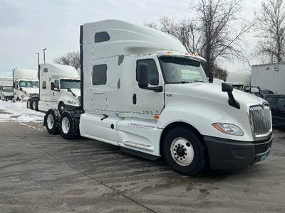 International LT625 Sleeper Semi Truck - 73" Integral Sleeper, Cummins 450HP, 12 Speed Automatic