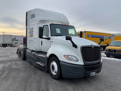 International LT625 Sleeper Semi Truck - 73" Integral Sleeper, Cummins 450HP, 12 Speed Automatic