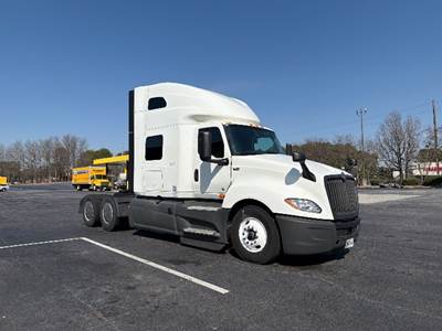 International LT625 Sleeper Semi Truck - 73" Integral Sleeper, Cummins 450HP, 12 Speed Automatic