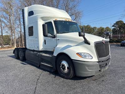 International LT625 Sleeper Semi Truck - 73" Integral Sleeper, Cummins 450HP, 12 Speed Automatic