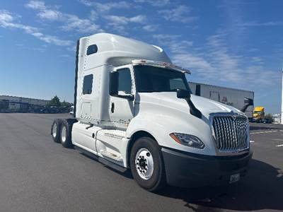 International LT625 Sleeper Semi Truck - 73" Integral Sleeper, Cummins 450HP, 10 Speed Automatic