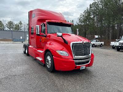 International LT625 Sleeper Semi Truck - 73" Integral Sleeper, Cummins 450HP, 12 Speed Automatic