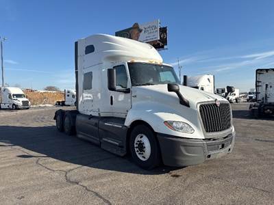 International LT625 Sleeper Semi Truck - 73" Integral Sleeper, Cummins 450HP, 12 Speed Automatic