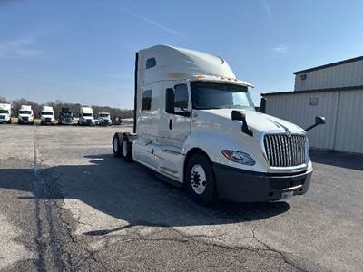 International LT625 Sleeper Semi Truck - 73" Integral Sleeper, Cummins 450HP, 12 Speed Automatic