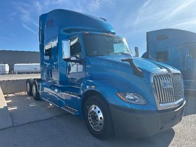 International LT625 Single Axle Sleeper Semi Truck - 73" Integral Sleeper, Cummins 400HP, 11 Speed Automatic