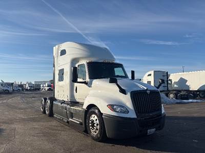 International LT625 Sleeper Semi Truck - 73" Integral Sleeper, Cummins 450HP, 12 Speed Automatic