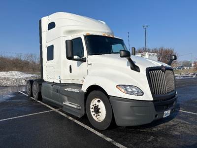 International LT625 Sleeper Semi Truck - 73" Integral Sleeper, Cummins 450HP, 12 Speed Automatic