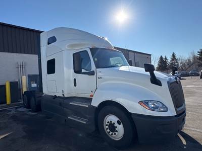International LT625 Sleeper Semi Truck - 73" Integral Sleeper, Cummins 450HP, 12 Speed Automatic