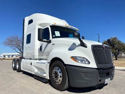 International LT625 Sleeper Semi Truck - 73" Integral Sleeper, Cummins 450HP, 12 Speed Automatic