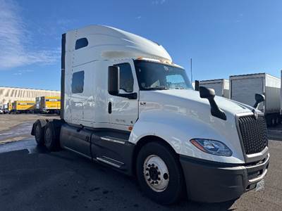 International LT625 Sleeper Semi Truck - 73" Integral Sleeper, Cummins 450HP, 12 Speed Automatic