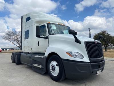 International LT625 Sleeper Semi Truck - 73" Integral Sleeper, Cummins 450HP, 12 Speed Automatic