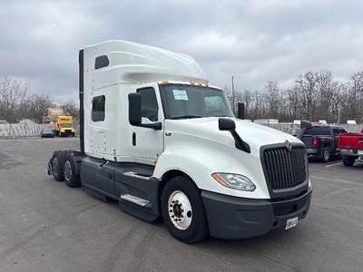 International LT625 Sleeper Semi Truck - 73" Integral Sleeper, Cummins 450HP, 12 Speed Automatic
