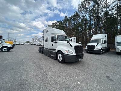 International LT625 Sleeper Semi Truck - 73" Integral Sleeper, Cummins 450HP, 12 Speed Automatic