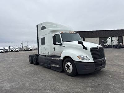 International LT625 Sleeper Semi Truck - 73" Integral Sleeper, Cummins 450HP, 12 Speed Automatic