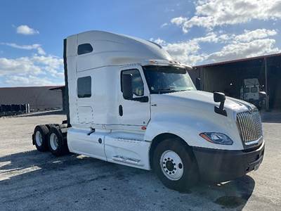 International LT625 Sleeper Semi Truck - 73" Integral Sleeper, Cummins 450HP, 10 Speed Automatic