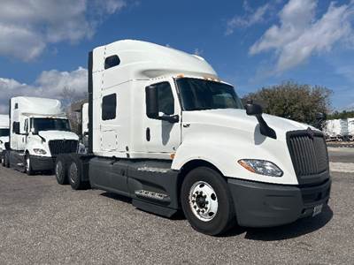 International LT625 Sleeper Semi Truck - 73" Integral Sleeper, Cummins 450HP, 12 Speed Automatic