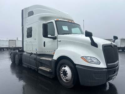 International LT625 Sleeper Semi Truck - 73" Integral Sleeper, Cummins 450HP, 12 Speed Automatic