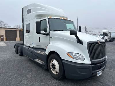 International LT625 Sleeper Semi Truck - 73" Integral Sleeper, Cummins 450HP, 12 Speed Automatic