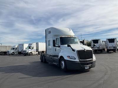 International LT625 Sleeper Semi Truck - 73" Integral Sleeper, Cummins 450HP, 12 Speed Automatic
