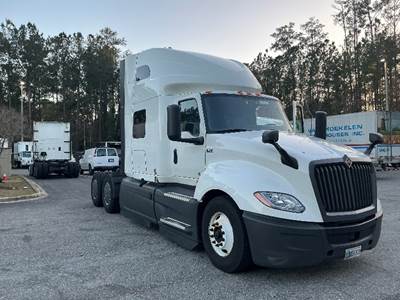 International LT625 Sleeper Semi Truck - 73" Integral Sleeper, Cummins 450HP, 12 Speed Automatic