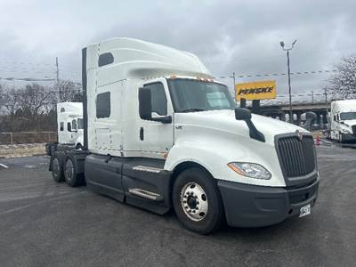 International LT625 Sleeper Semi Truck - 73" Integral Sleeper, Cummins 450HP, 12 Speed Automatic
