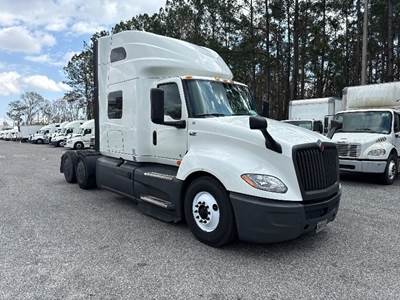 International LT625 Sleeper Semi Truck - 73" Integral Sleeper, Cummins 450HP, 12 Speed Automatic