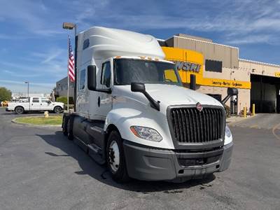 International LT625 Sleeper Semi Truck - 73" Integral Sleeper, Cummins 450HP, 12 Speed Automatic