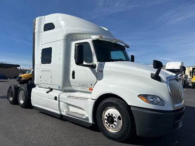 International LT625 Sleeper Semi Truck - 73" Integral Sleeper, Cummins 450HP, 12 Speed Automatic