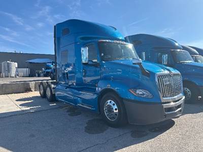 International LT625 Single Axle Sleeper Semi Truck - 73" Integral Sleeper, Cummins 400HP, 11 Speed Automatic