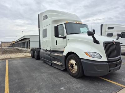 International LT625 Sleeper Semi Truck - 73" Integral Sleeper, Cummins 450HP, 12 Speed Automatic