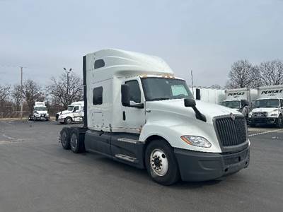 International LT625 Sleeper Semi Truck - 73" Integral Sleeper, Cummins 450HP, 12 Speed Automatic