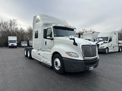 International LT625 Sleeper Semi Truck - 73" Integral Sleeper, Cummins 450HP, 10 Speed Automatic
