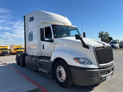 International LT625 Sleeper Semi Truck - 73" Integral Sleeper, Cummins 450HP, 12 Speed Automatic