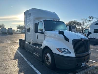 International LT625 Sleeper Semi Truck - 73" Integral Sleeper, Cummins 450HP, 12 Speed Automatic