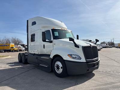International LT625 Sleeper Semi Truck - 73" Integral Sleeper, Cummins 450HP, 12 Speed Automatic