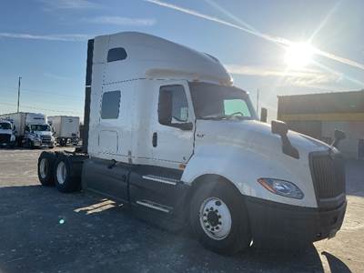 International LT625 Sleeper Semi Truck - 73" Integral Sleeper, Cummins 450HP, 12 Speed Automatic