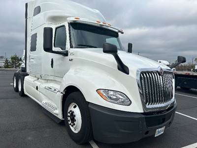 International LT625 Sleeper Semi Truck - 73" Integral Sleeper, Cummins 450HP, 10 Speed Automatic