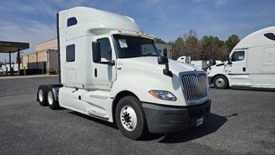 International LT625 Sleeper Semi Truck - 73" Integral Sleeper, Cummins 450HP, 12 Speed Automatic