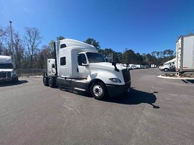 International LT625 Sleeper Semi Truck - 73" Integral Sleeper, 450HP, 12 Speed Automatic
